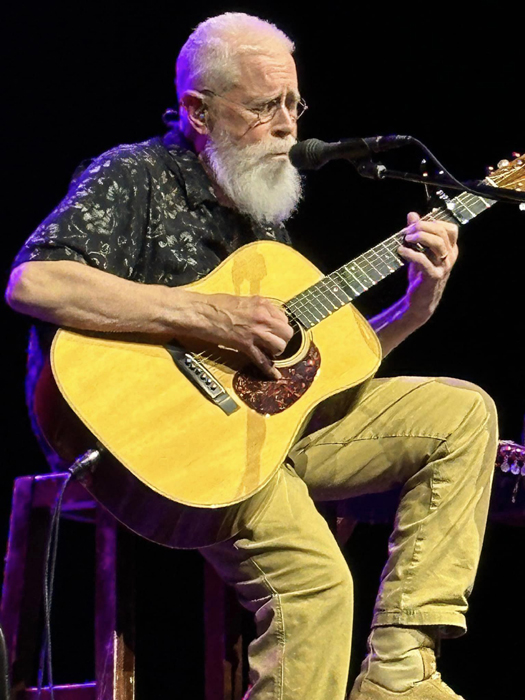 Bruce Cockburn 28 April 2024 Tucson photo Pete Icke